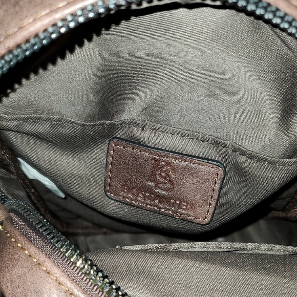 Brown Leather Crossbody Bag for Men Or Women - Picture 8 of 11